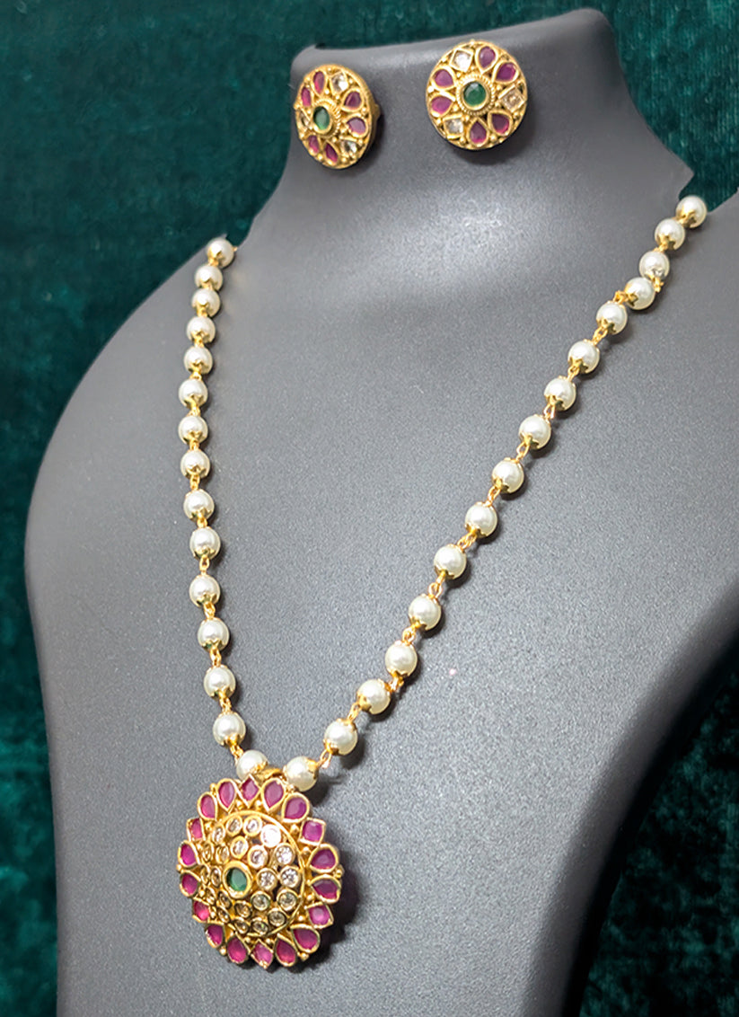 White Pearl & Studded Stone Necklace Set