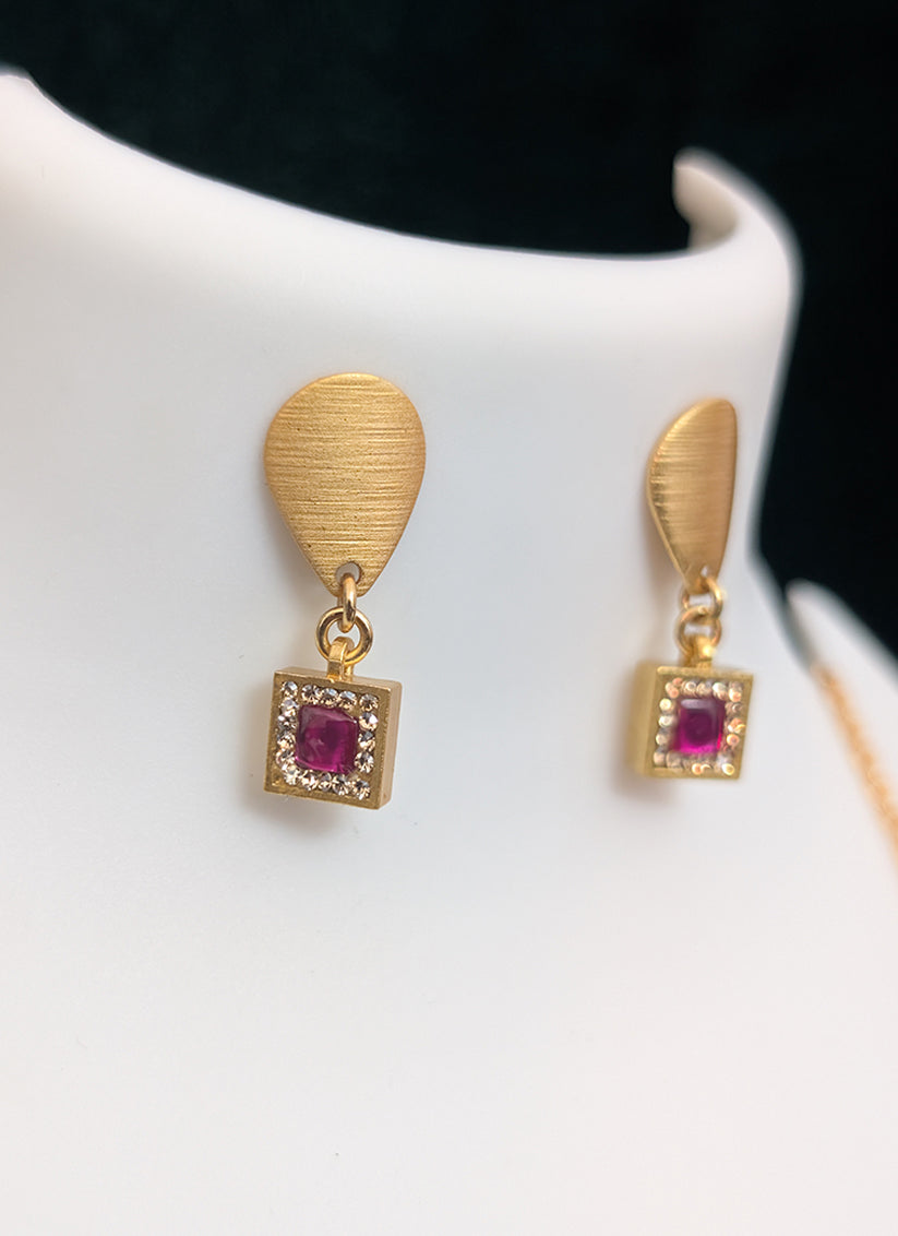 Gold Plated Stone Studded Nacklace Set