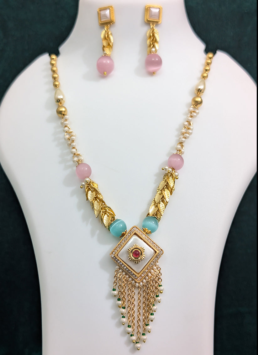 Elegant Studded Pearl Necklace Set