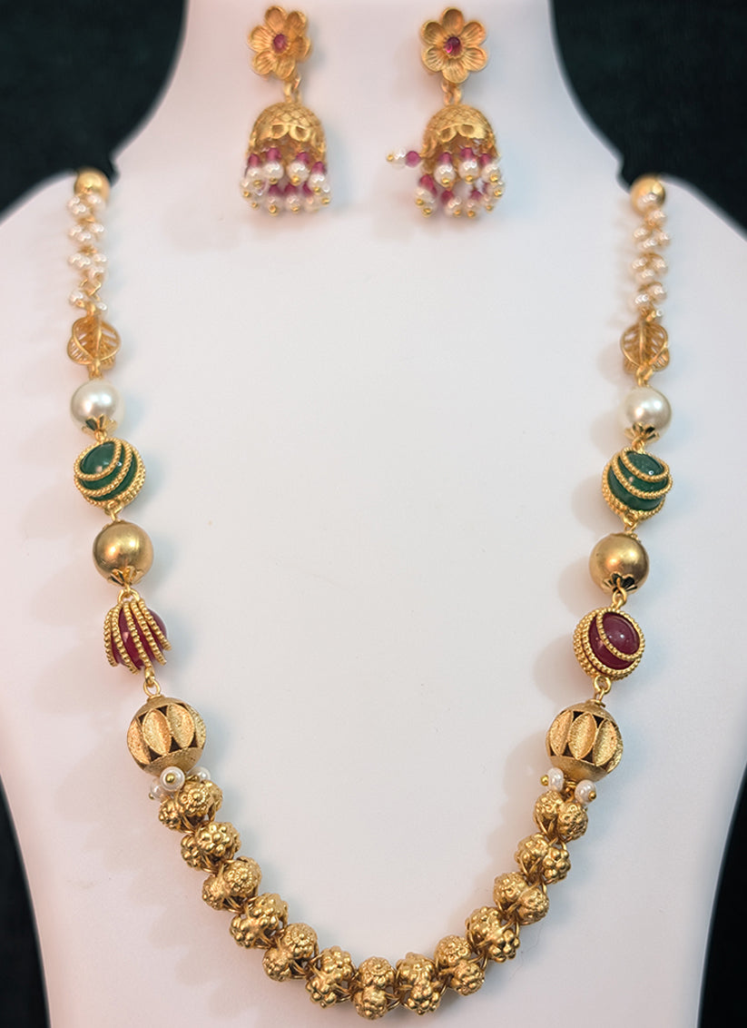 Exclusive Golden Pearl Necklace Set