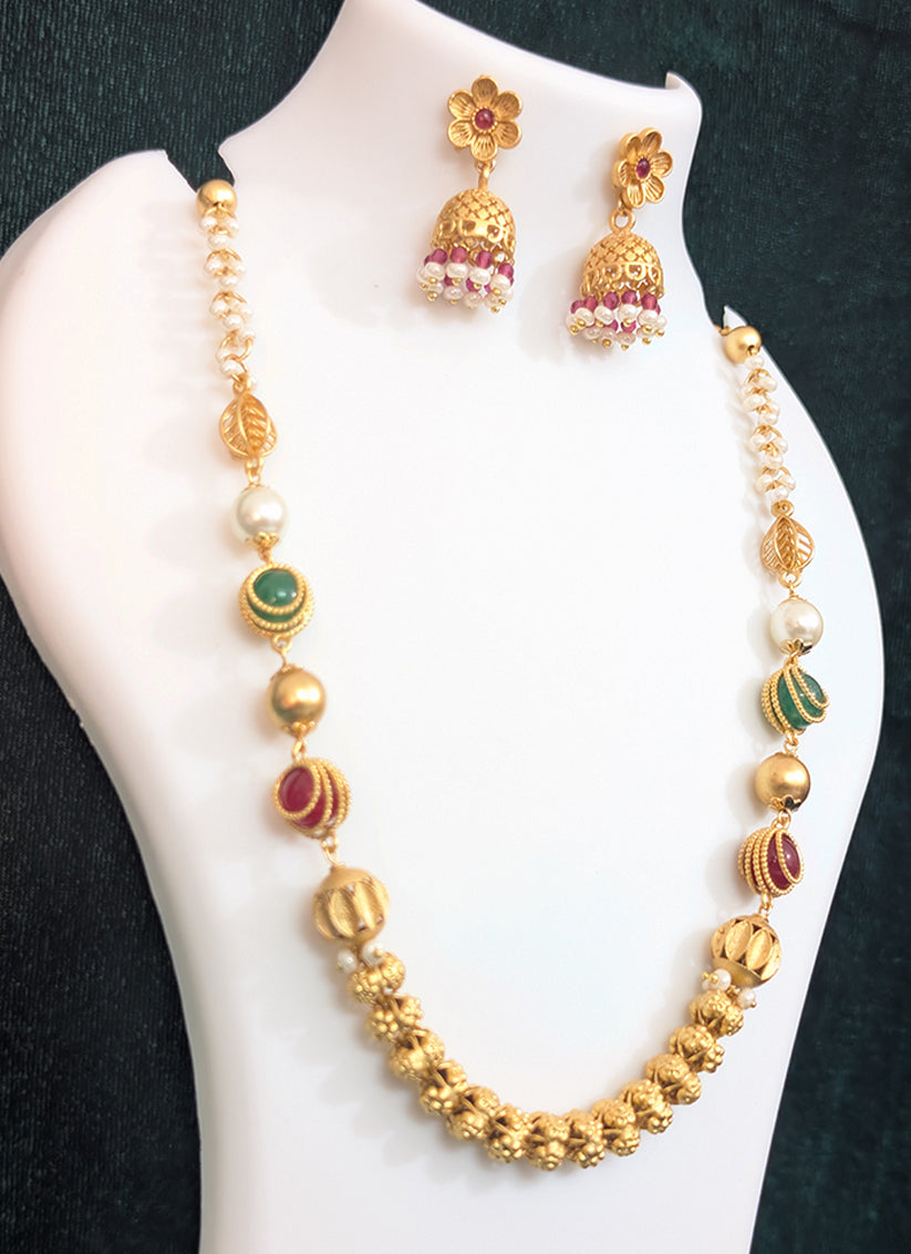 Exclusive Golden Pearl Necklace Set