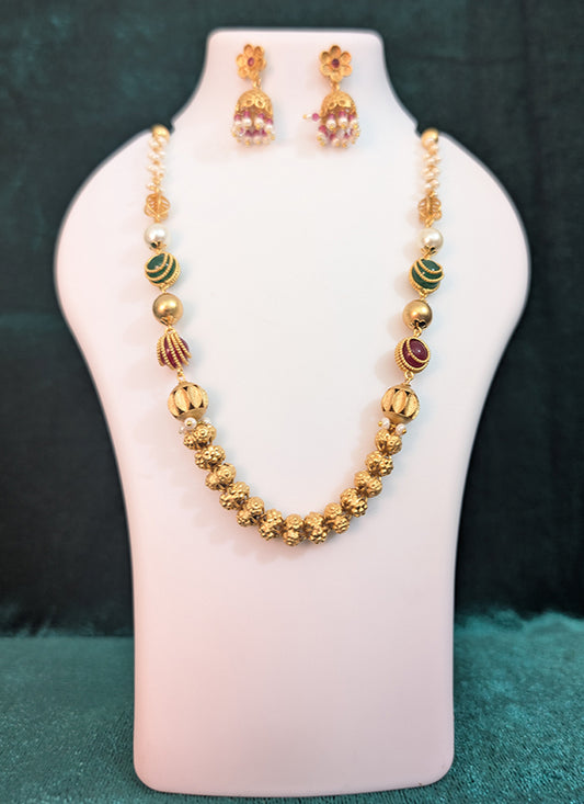 Exclusive Golden Pearl Necklace Set