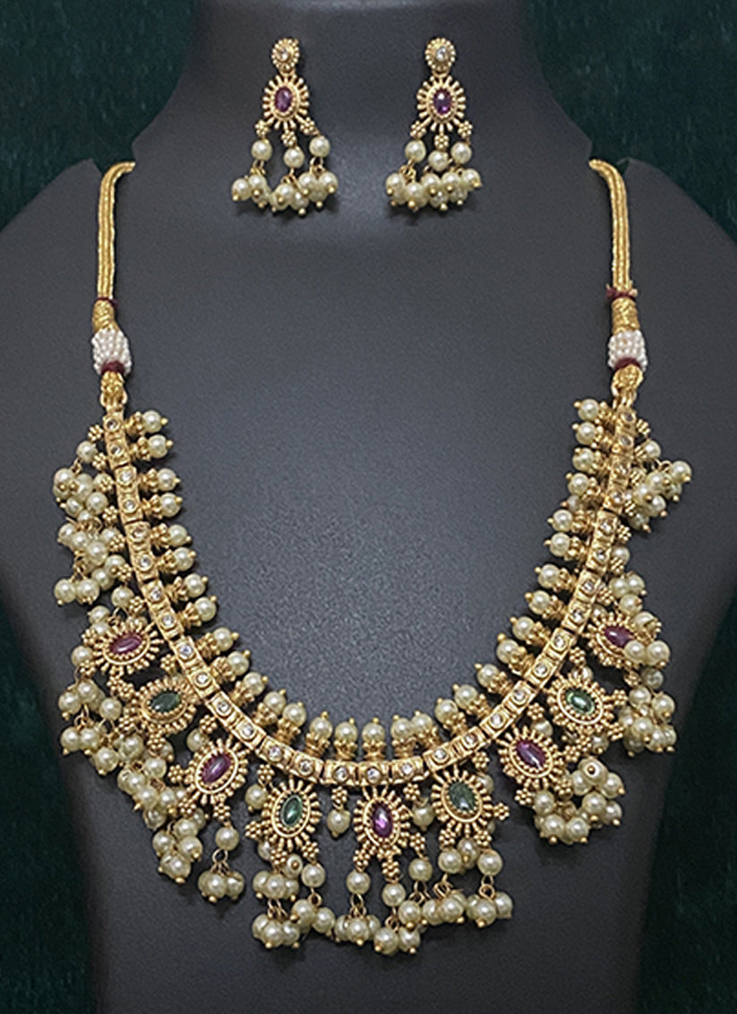Exclusive Studded Stone & Pearl Necklace Set