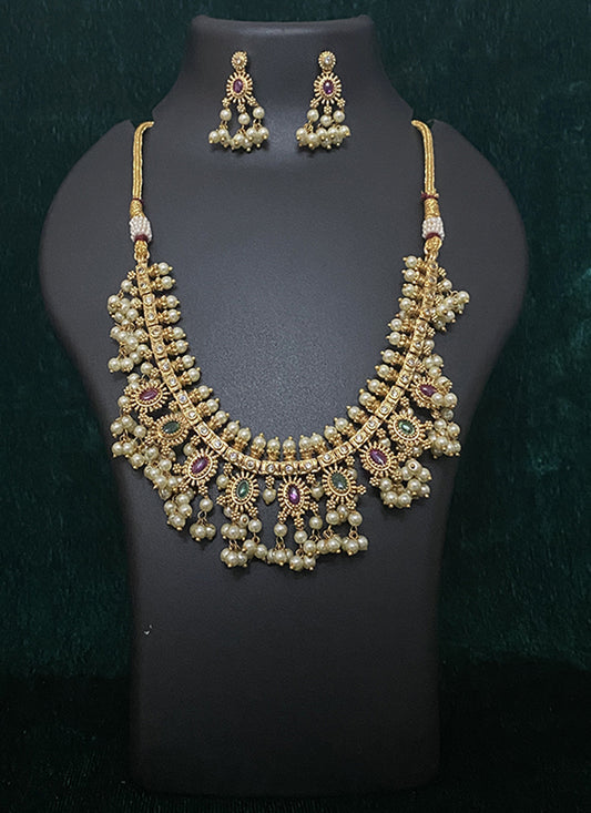 Exclusive Studded Stone & Pearl Necklace Set