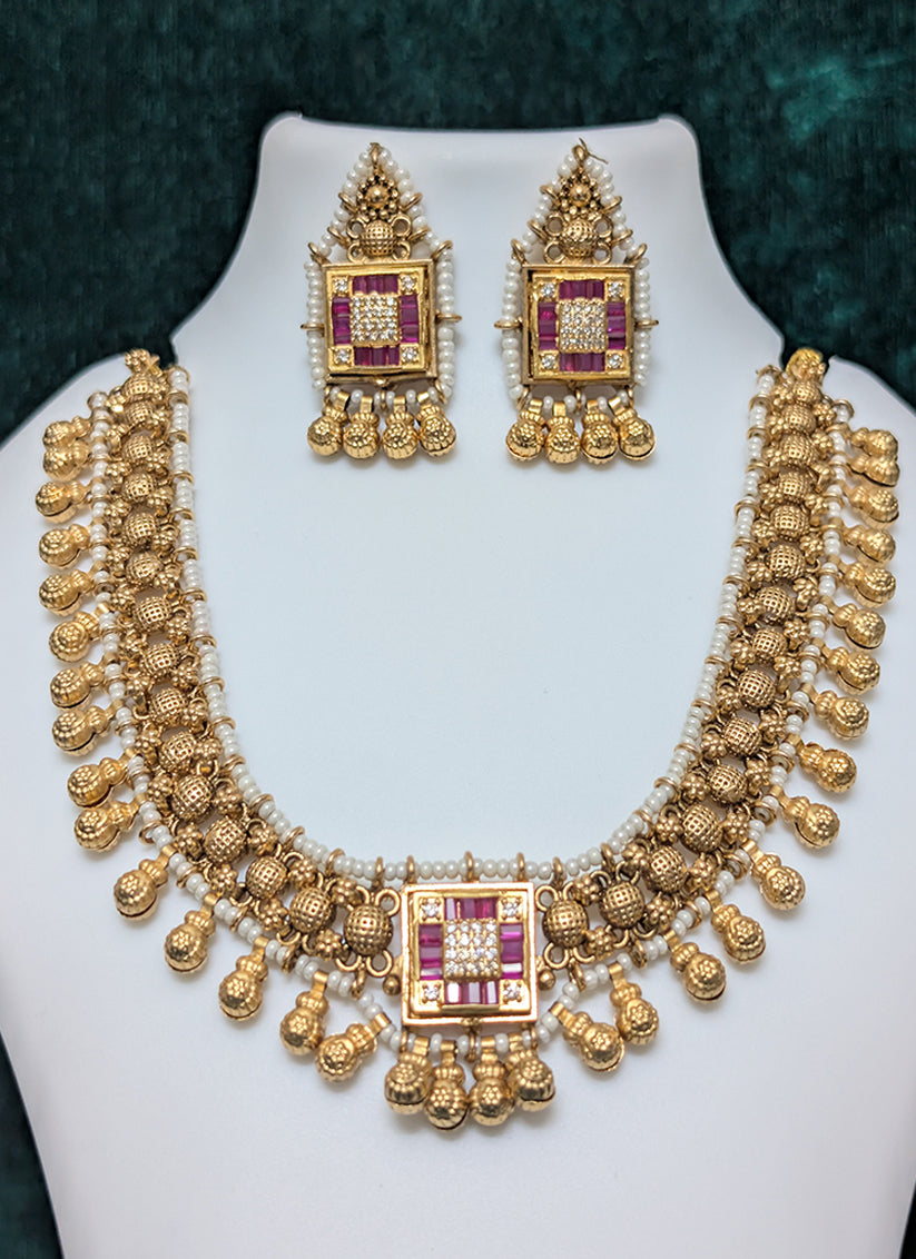Premium Pearl & Ghughari Necklace Set