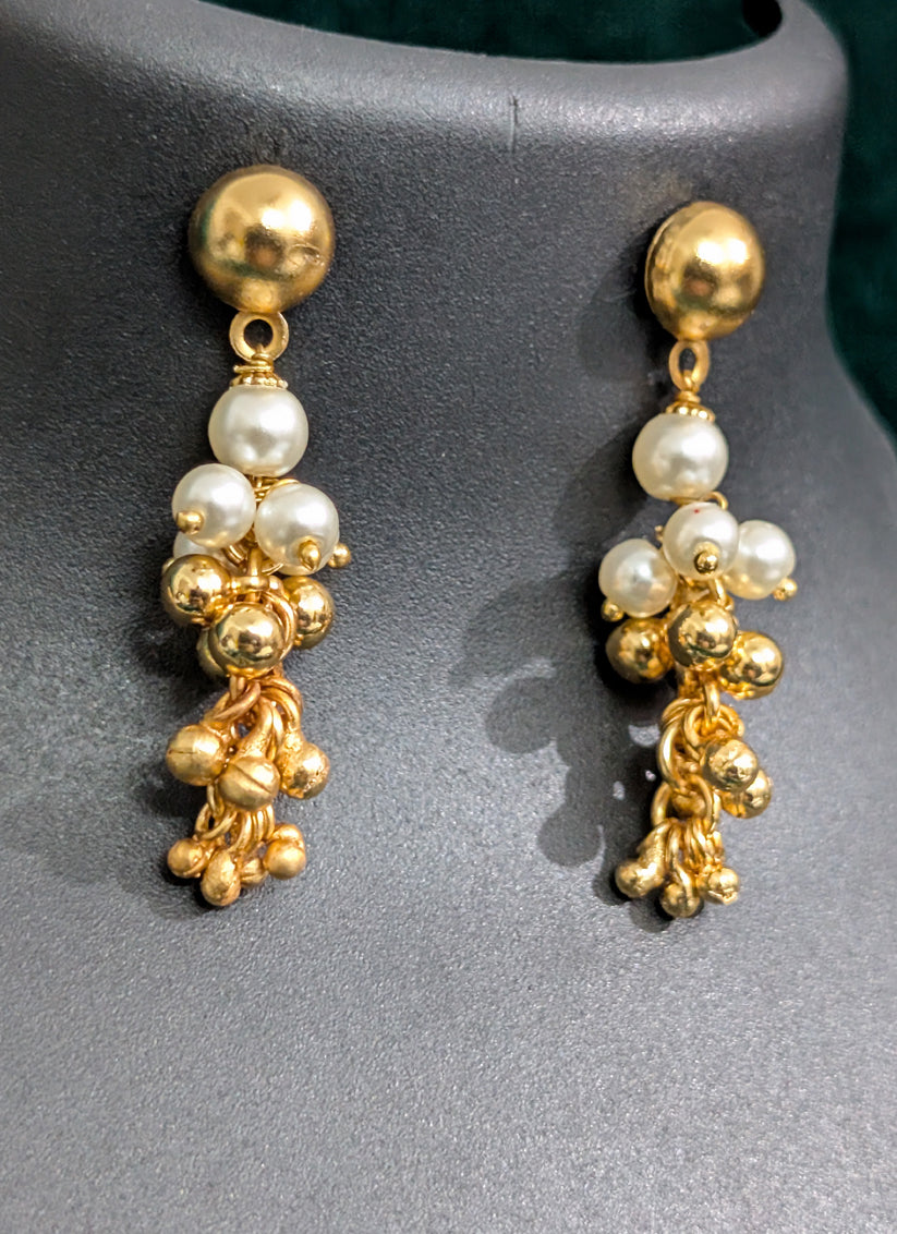 White Pearl & Ghughari Pendant Set