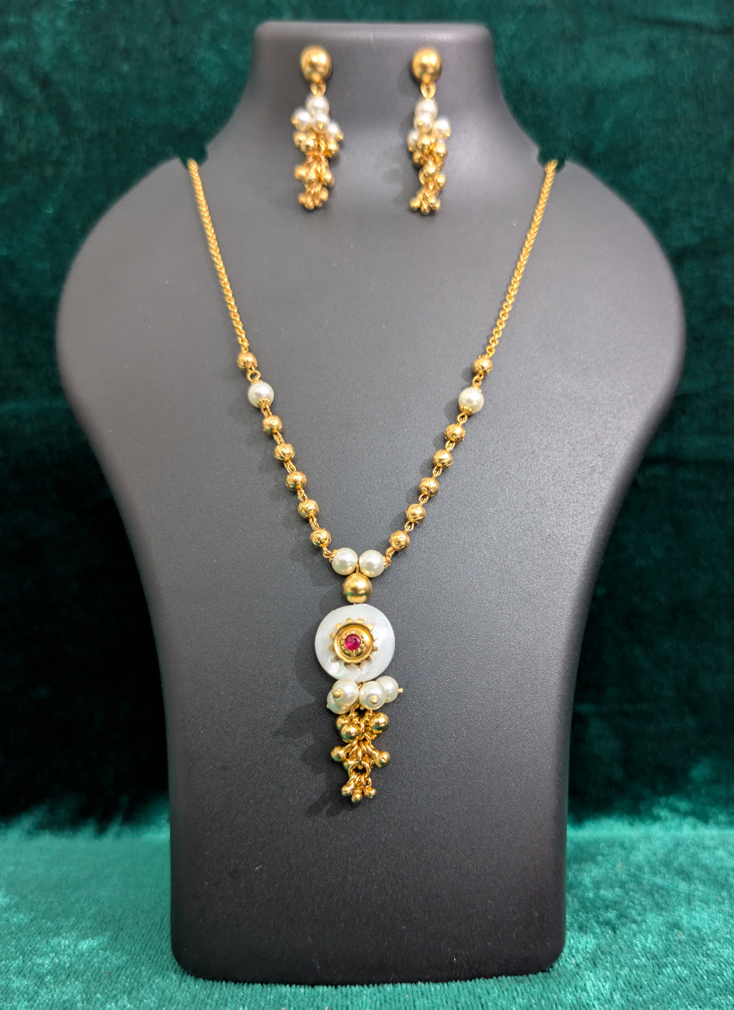 White Pearl & Ghughari Pendant Set