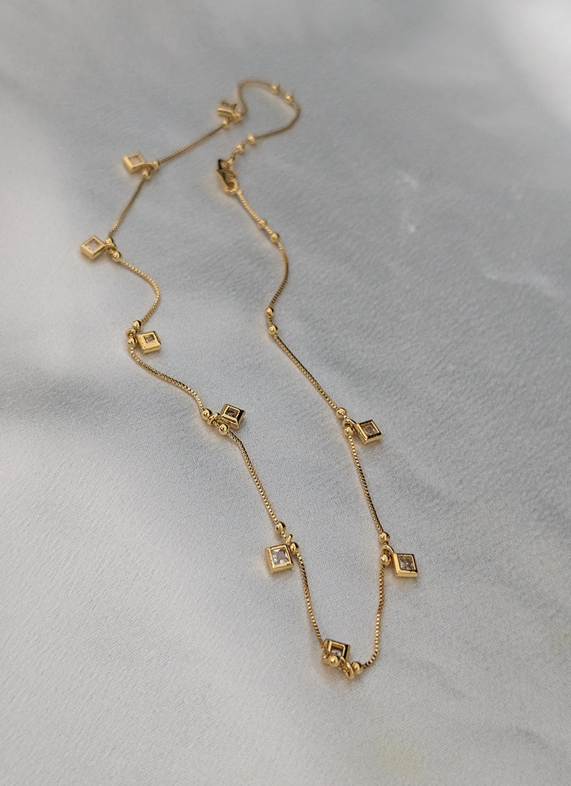 Gold Pelated Studded Stone Dokia Chain