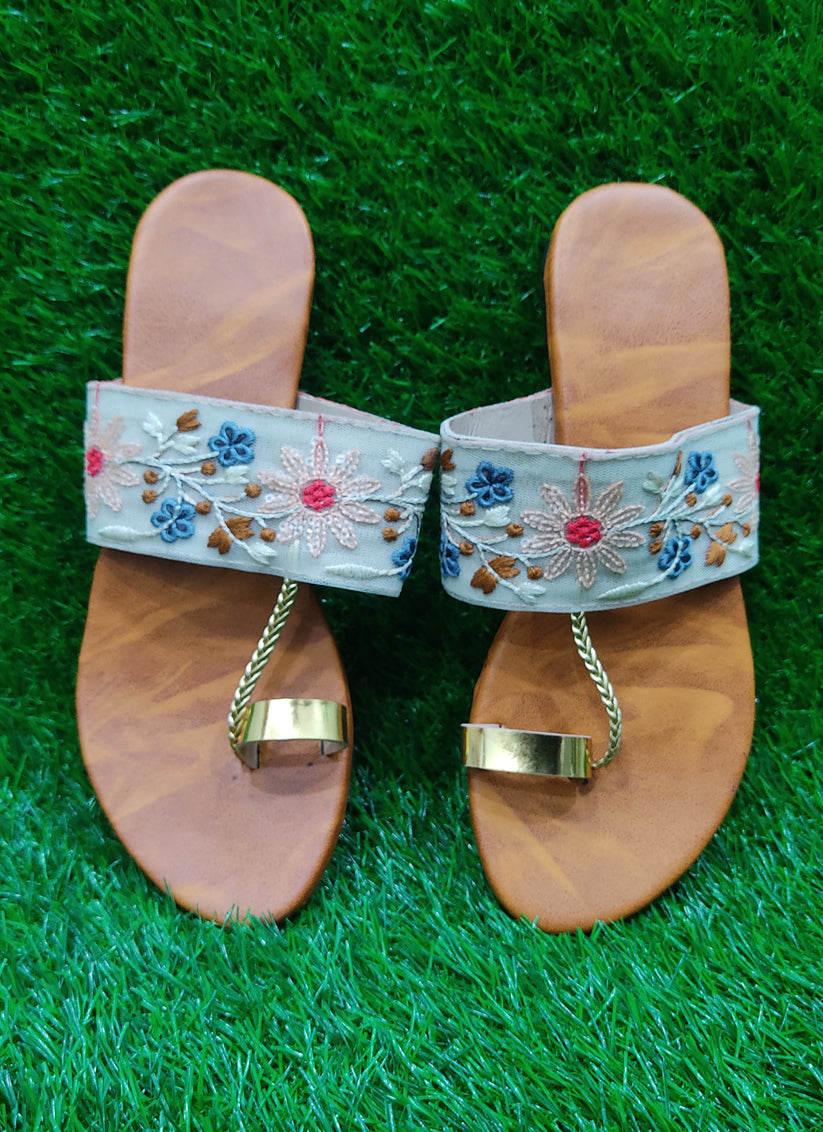 Women Embroidered Toe-Ring Flats Sandals