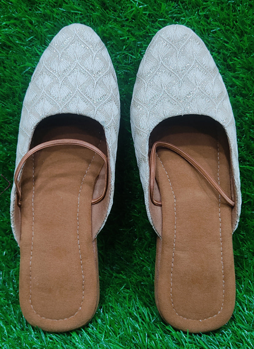 Cream Women Beautifully Handcrafted Women Sandel Style Mojari