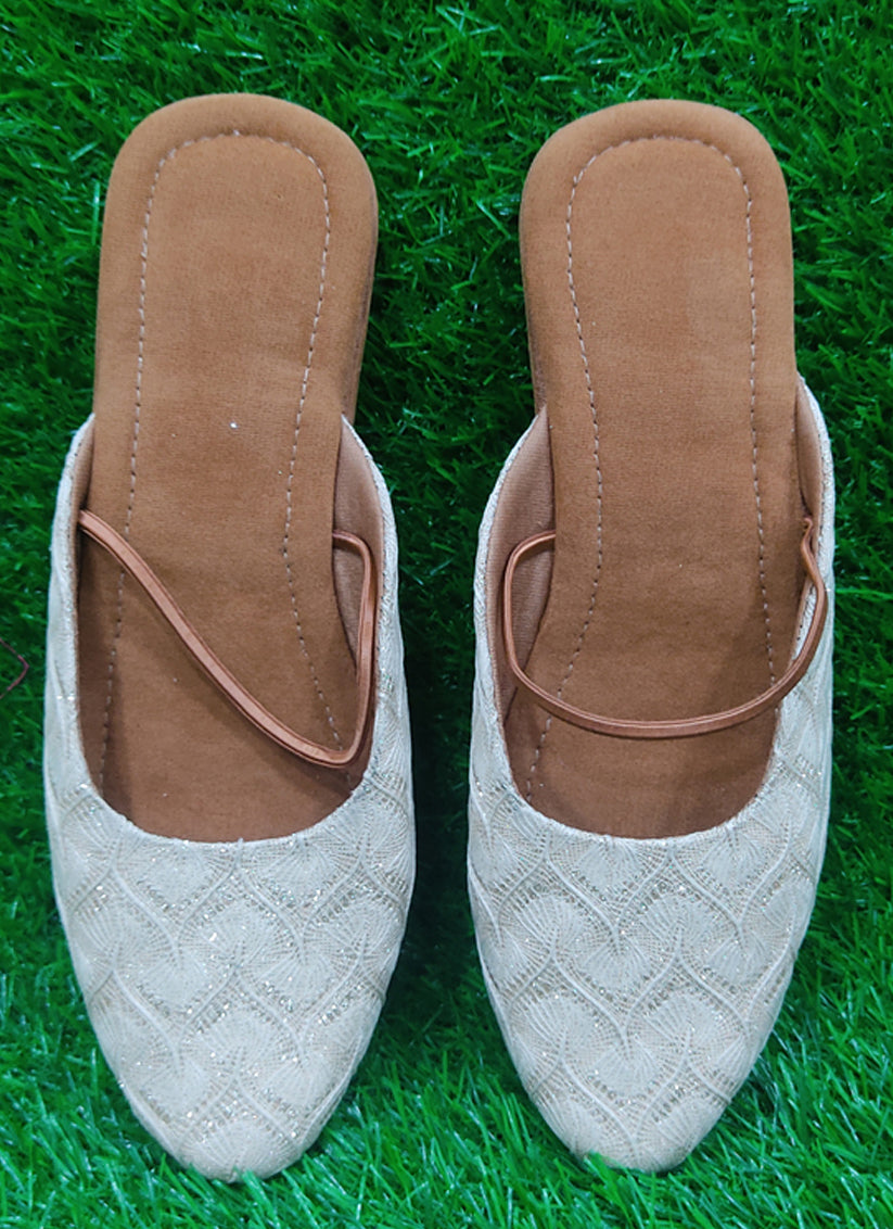 Cream Women Beautifully Handcrafted Women Sandel Style Mojari