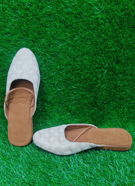 Cream Women Beautifully Handcrafted Women Sandel Style Mojari