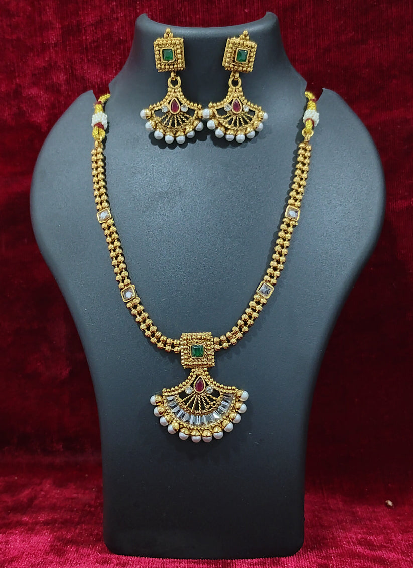 Gold Pleated Pearl Necklace Set