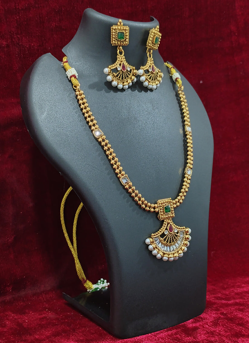 Gold Pleated Pearl Necklace Set